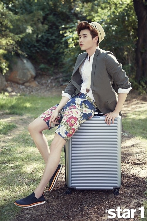 Gambar Foto Lee Jong Suk di Majalah @Star1 Edisi Juli 2015