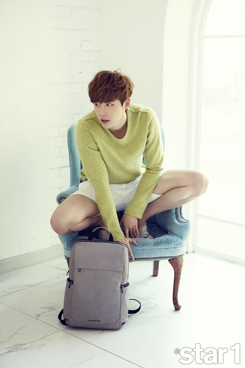 Gambar Foto Lee Jong Suk di Majalah @Star1 Edisi Juli 2015