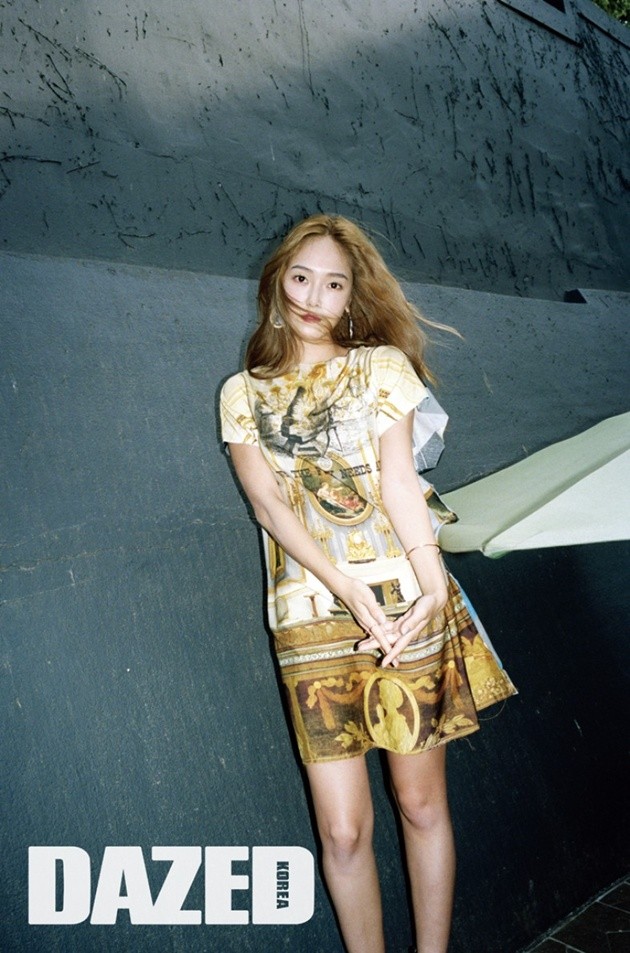 Gambar Foto Jessica di Majalah Dazed and Confused Edisi Juli 2015