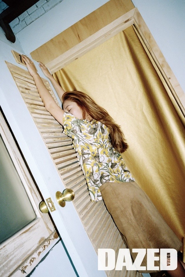 Gambar Foto Jessica di Majalah Dazed and Confused Edisi Juli 2015