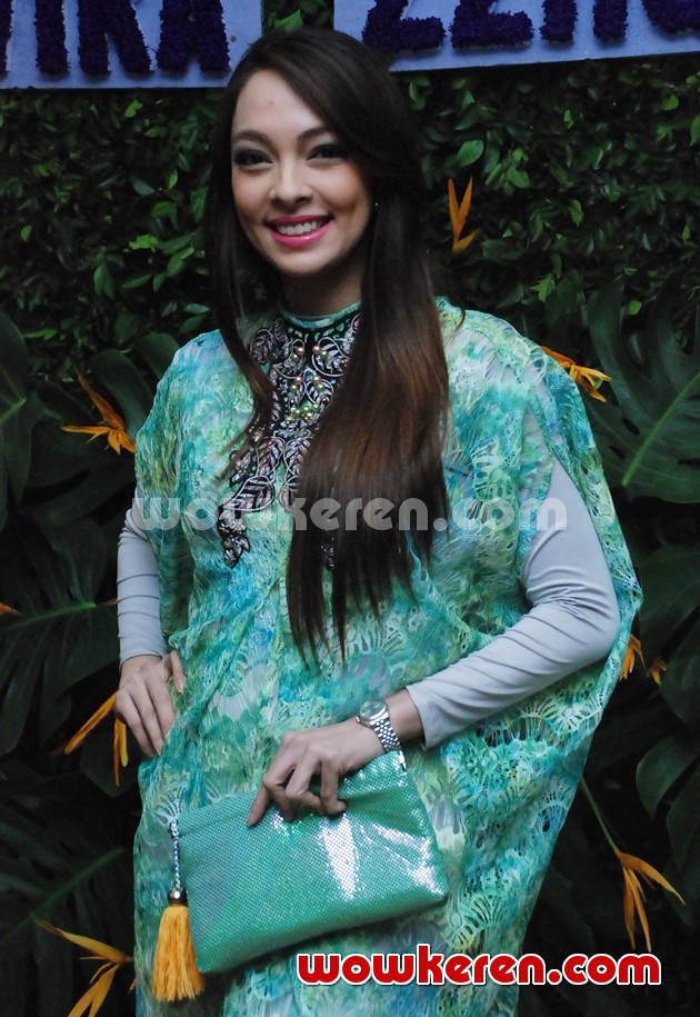 Gambar Foto Reisa Kartikasari Hadiri Perayaan Ulang Tahun Elvira Devinamira ke-22