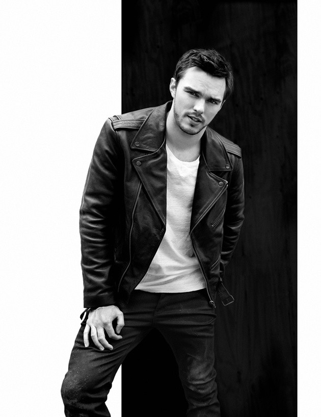 Gambar Foto Nicholas Hoult di Majalah Flaunt Edisi Summer 2015