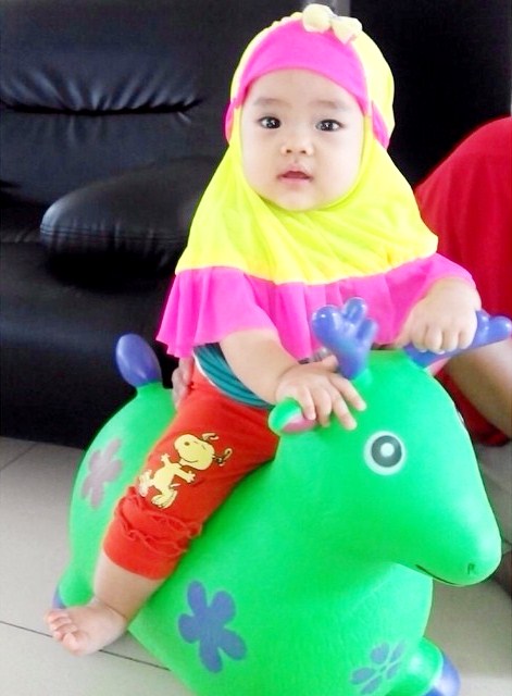 Gambar Foto Lucunya Maryam Saat Bermain