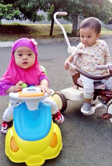 Gambar Foto Imutnya Maryam Saat Bermain