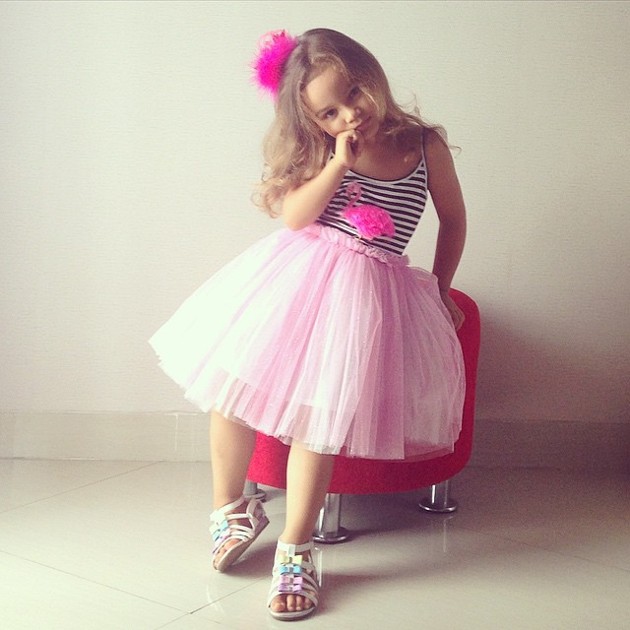 Gambar Foto Gaya Chloe Saat Difoto