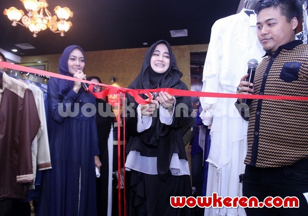 Gambar Foto Soft Launching Butik Ummi Pipik