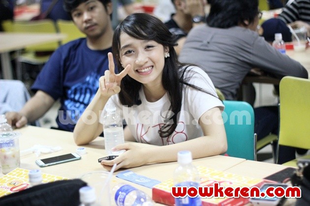 Gambar Foto Ayana Shahab JKT48 Kunjungi Pabrik Pocari Sweat Bersama Fans