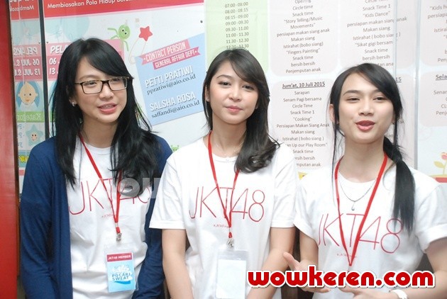 Gambar Foto JKT48 Saat Berkunjung ke Pabrik Pocari Sweat