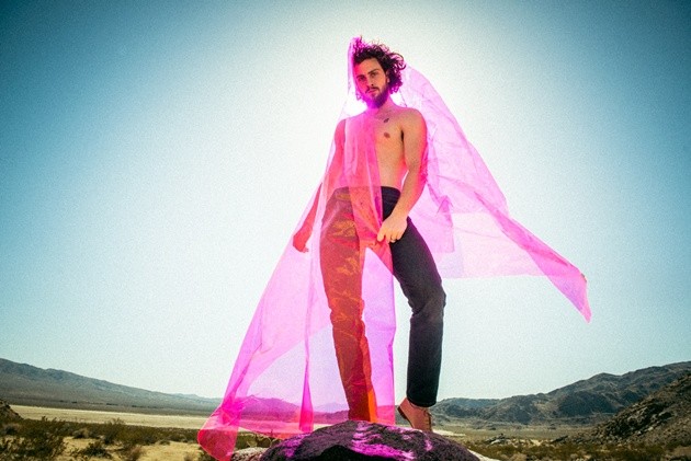 Gambar Foto Aaron Johnson di Majalah Flaunt Edisi Summer 2015