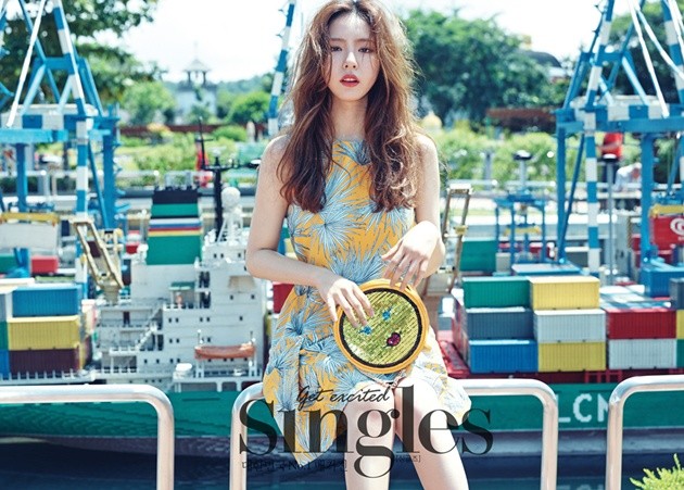Gambar Foto Shin Se Kyung di Majalah Singles Edisi Juli 2015