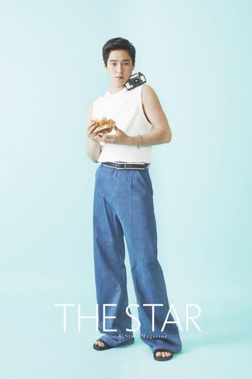 Gambar Foto Go Kyung Pyo di Majalah The Star Edisi Juli 2015