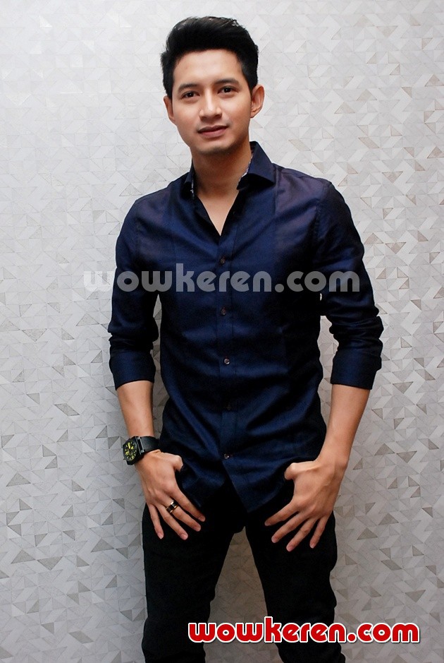 Gambar Foto Chand Kelvin di Syukuran Film 'Warisan Olga'