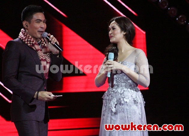 Gambar Foto Robby Purba dan Raisa di 'X Factor' Season 2 Gala Show 5