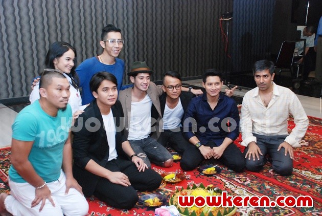 Gambar Foto Syukuran Film 'Warisan Olga'