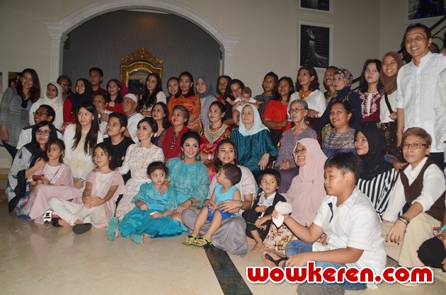 Gambar Foto Suasana Lebaran di Rumah Krisdayanti