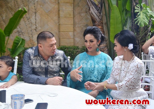 Gambar Foto Yuni Shara Rayakan Lebaran di Rumah Krisdayanti dan Raul Lemos
