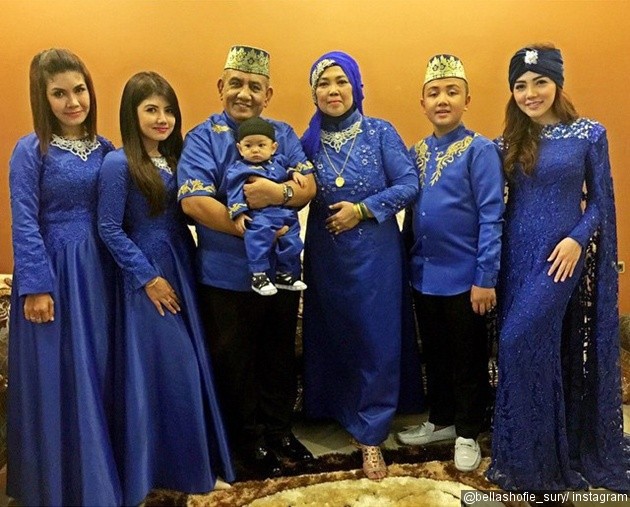 Foto Bella Shofie Bersama Orang Tua dan Saudara-Saudarinya 