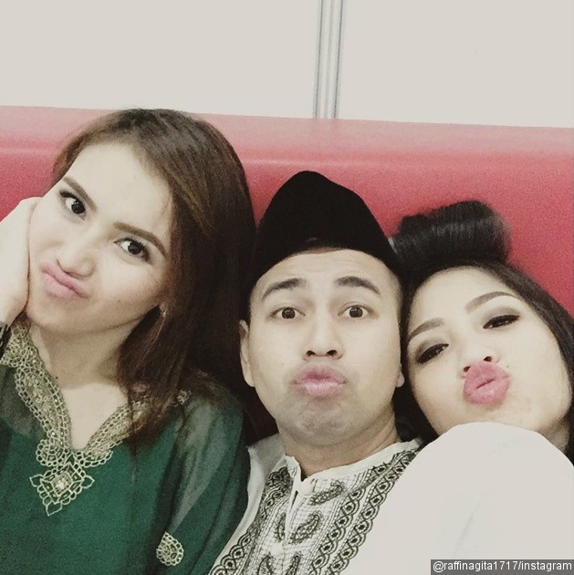 Foto Ayu Ting Ting, Raffi Ahmad dan Nagita Slavina - Foto 