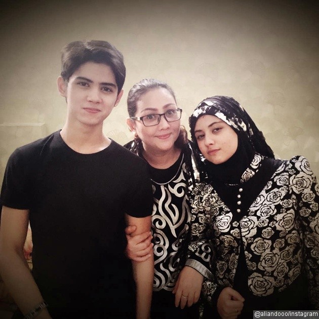 Gambar Foto Aliando Rayakan Idul Fitri Sederhana Bersama Keluarga