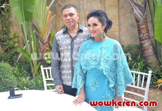 Gambar Foto Raul Lemos dan Krisdayanti Gelar Open House Peringatan Idul Fitri