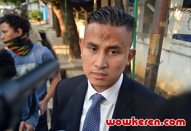 Foto Afrian Bondjol Akan Gugat KPK dan Melapor ke Mabes Polri - Foto 2 dari 4