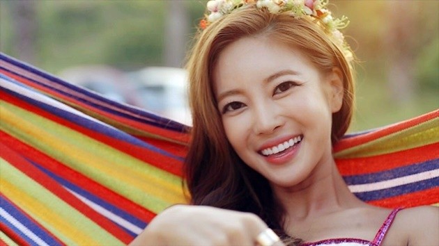 Gambar Foto NS Yoon Ji Photoshoot untuk Single 'Honey Summer'