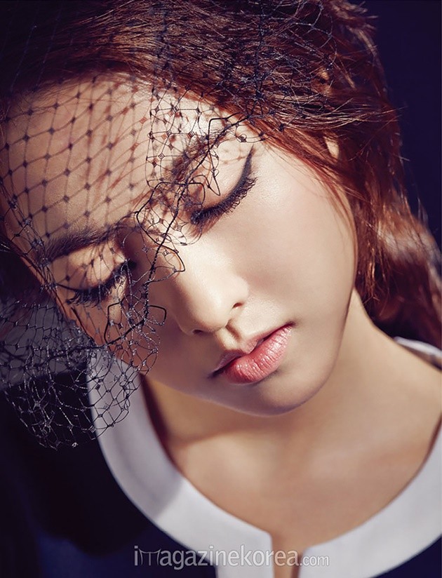 Gambar Foto Park Bo Young di Majalah Harper's Bazaar Korea Edisi Juni 2015
