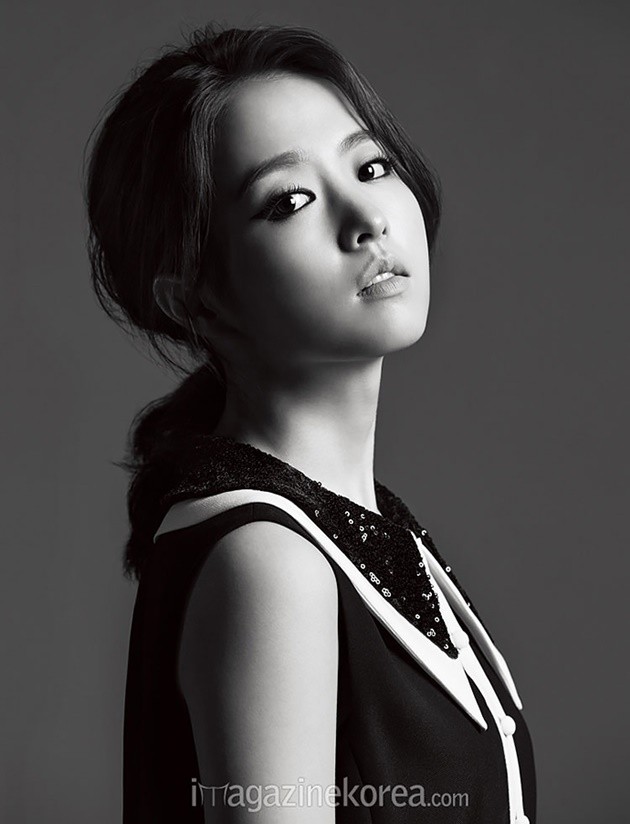 Gambar Foto Park Bo Young di Majalah Harper's Bazaar Korea Edisi Juni 2015