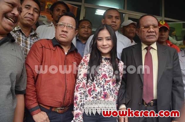 Gambar Foto Prilly Latuconsina Datangi Polda Metro Jaya