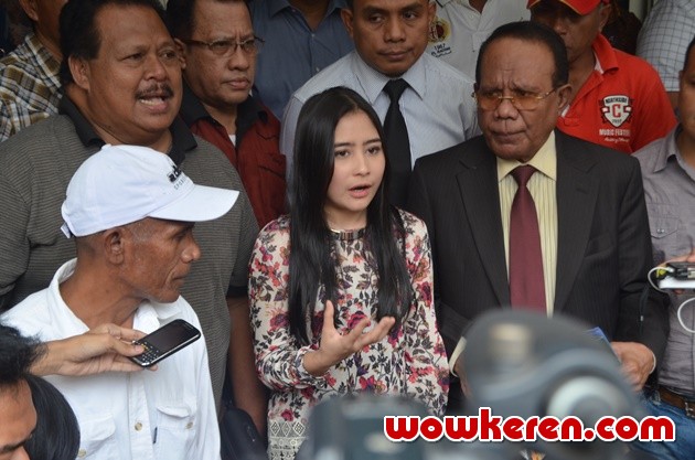 Gambar Foto Prilly Latuconsina Datangi Polda Metro Jaya