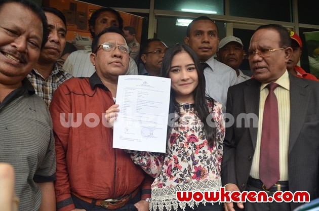 Gambar Foto Prilly Latuconsina Datangi Polda Metro Jaya