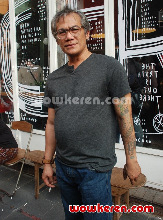 Gambar Foto Tio Pakusadewo di Press Conference dan Rilis Soundtrack Film 'Surat dari Praha'
