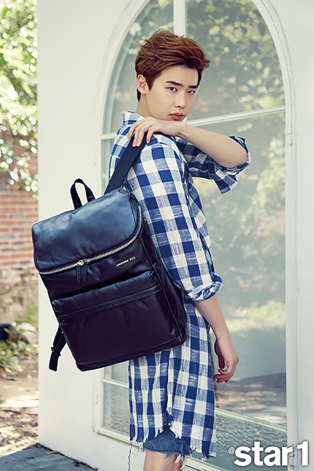 Gambar Foto Lee Jong Suk di Majalah @Star1 Edisi Juli 2015