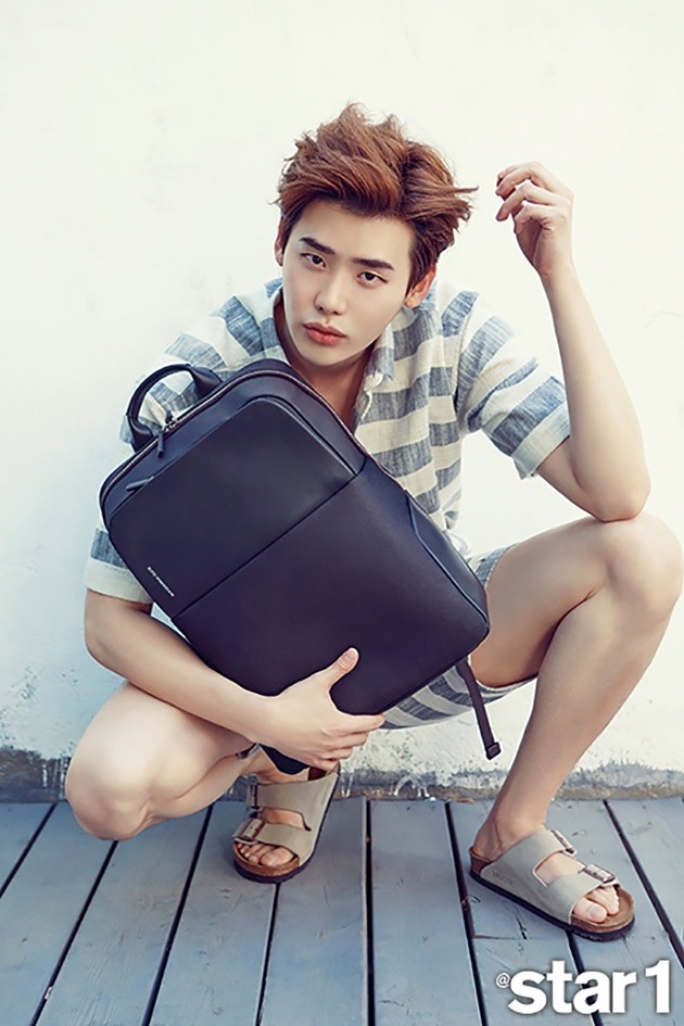 Gambar Foto Lee Jong Suk di Majalah @Star1 Edisi Juli 2015