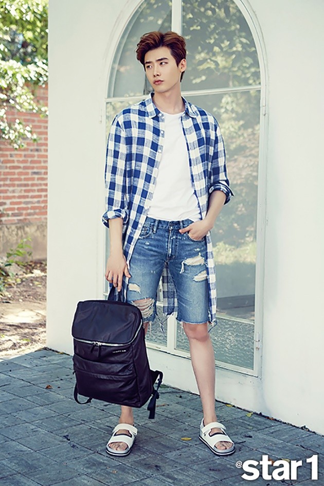 Gambar Foto Lee Jong Suk di Majalah @Star1 Edisi Juli 2015