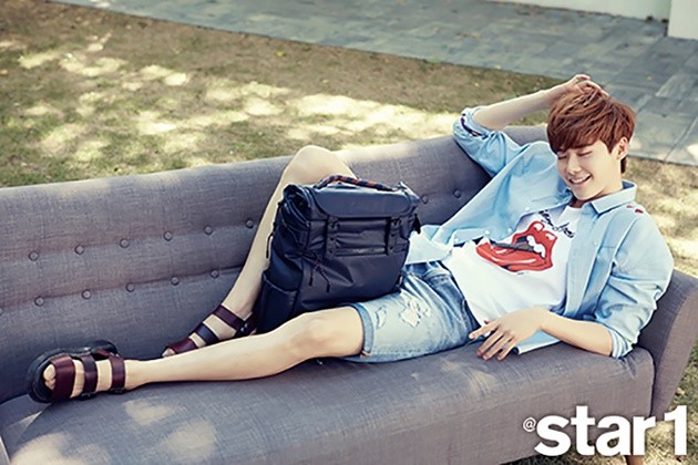 Gambar Foto Lee Jong Suk di Majalah @Star1 Edisi Juli 2015