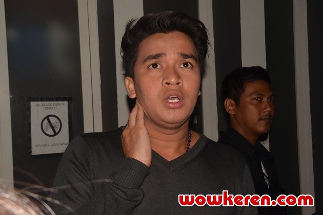 Gambar Foto Billy Syahputra Ditemui Usai Mengisi Program 'Rumpi'