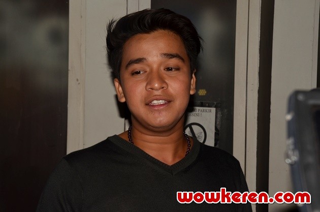 Gambar Foto Billy Syahputra Ditemui Usai Mengisi Program 'Rumpi'