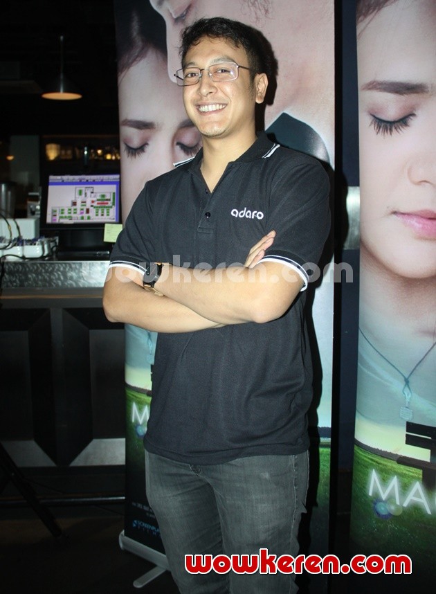 Gambar Foto Dimas Anggara Ditemui Saat Launching Video Klip Soundtrack Film 'Magic Hour'