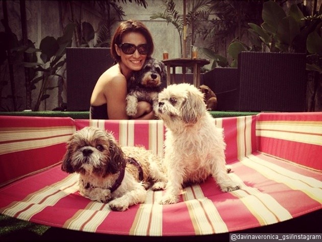 Gambar Foto Davina Veronica Anggap Anjing Seperti Anak