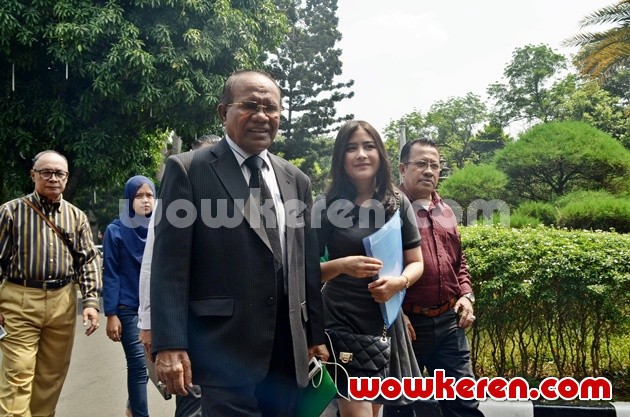 Gambar Foto Prilly Latuconsina Datangi Direktorat Reserse Kriminal Khusus Kepolisian Polda Metro Jaya