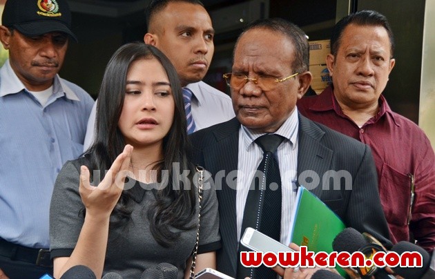 Gambar Foto Prilly Latuconsina Datangi Direktorat Reserse Kriminal Khusus Kepolisian Polda Metro Jaya