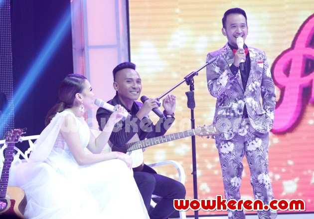 Gambar Foto Keseruan Konser 'Best of Ayu Ting Ting'