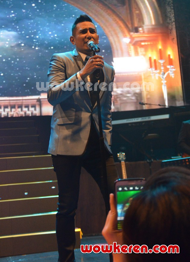 Rio Febrian: Berita, Foto, Video, Lirik Lagu, Profil & Bio | Halaman