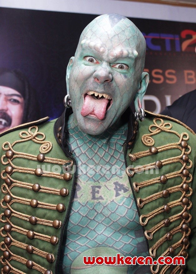 Gambar Foto Lizardman di Press Conference Duel Mahadaya