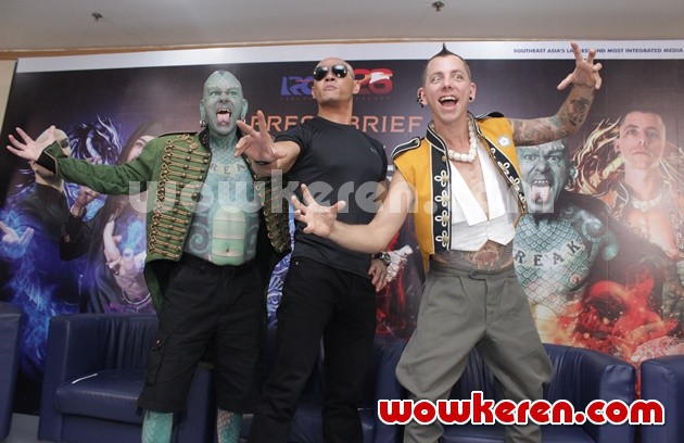 Gambar Foto Lizardman, Deddy Corbuzier dan Space Cowboy di Press Conference Duel Mahadaya