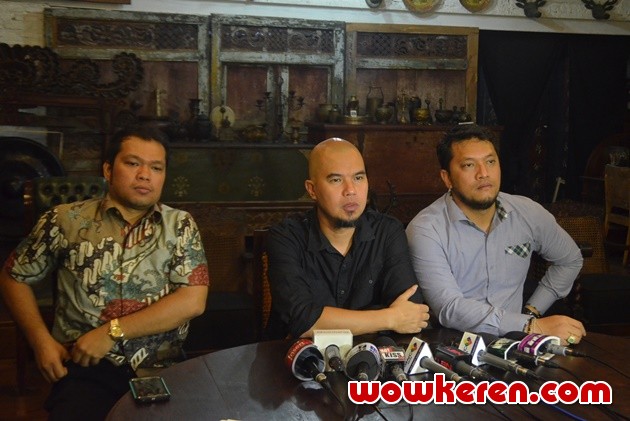 Gambar Foto Ahmad Dhani dan Ramdan Alamsyah Adakan Jumpa Pers