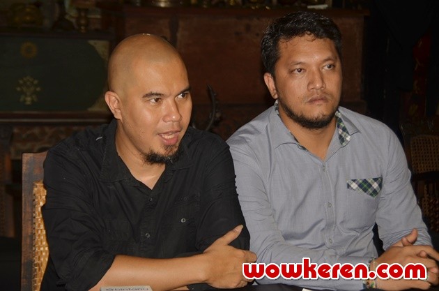 Gambar Foto Ahmad Dhani dan Ramdan Alamsyah Adakan Jumpa Pers