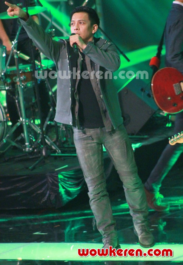 Gambar Foto Penampilan Ariel NOAH Acara HUT SCTV ke-25