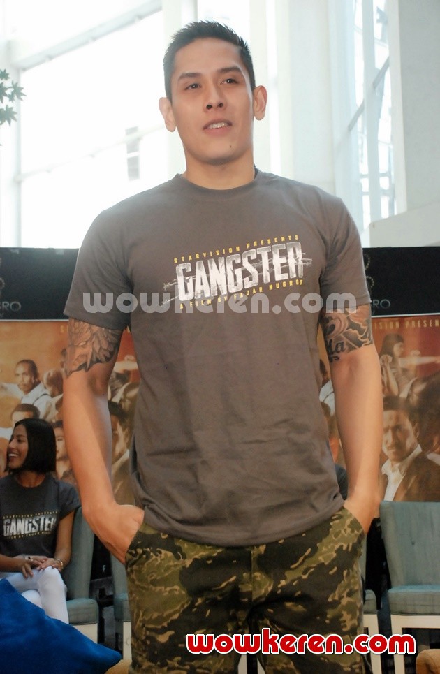 Gambar Foto Ganindra Bimo Hadiri Gala Premier Film 'Gangster'